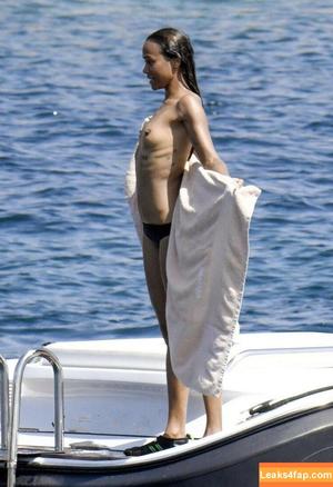 Zoe Saldana photo #0027