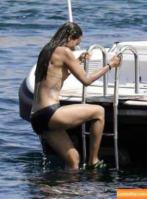 Zoe Saldana photo #0062