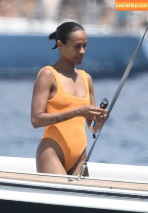 Zoe Saldana photo #0162