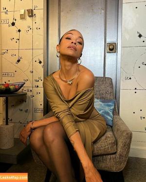 Zoe Saldana photo #0235