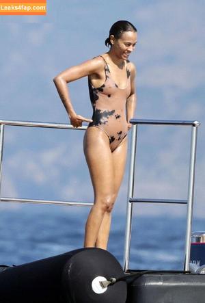 Zoe Saldana photo #0290