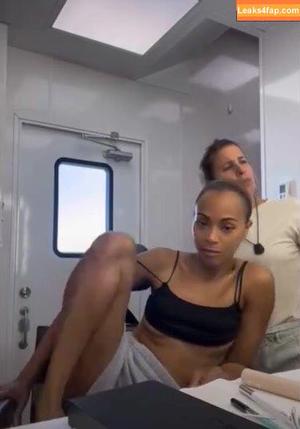 Zoe Saldana photo #0322