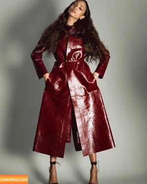 Zoe Saldana photo #0800