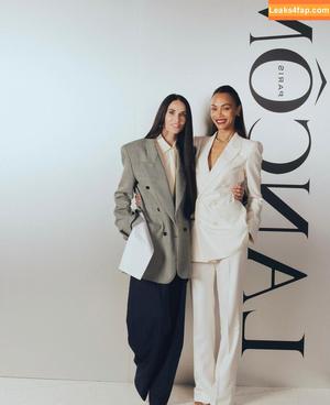 Zoe Saldana photo #0815