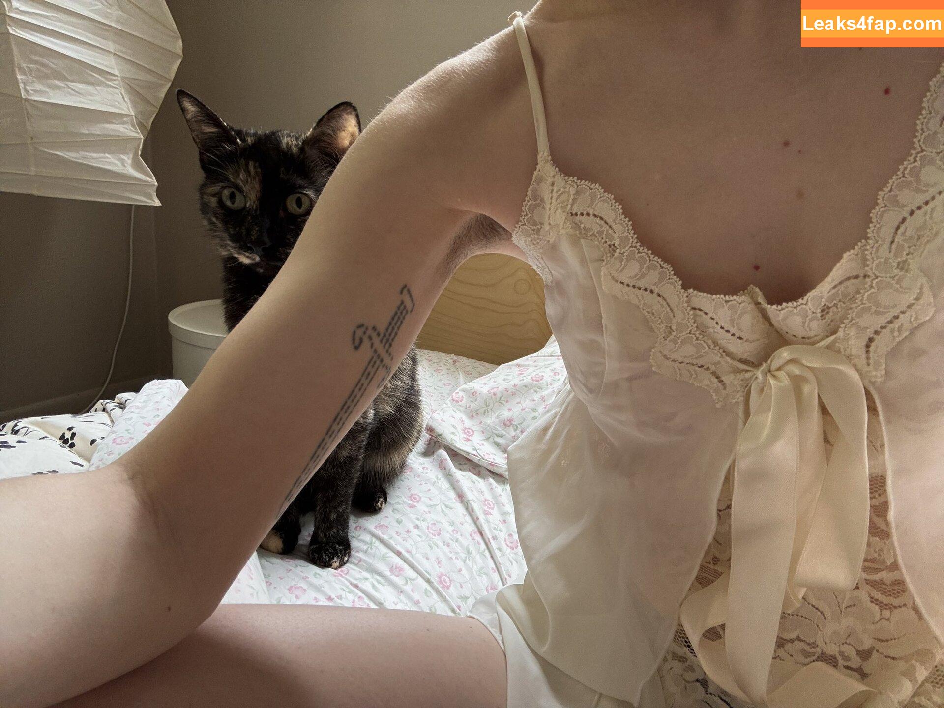 zoeplzshutup free nudes