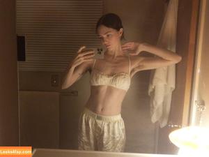 zoeplzshutup photo #0019