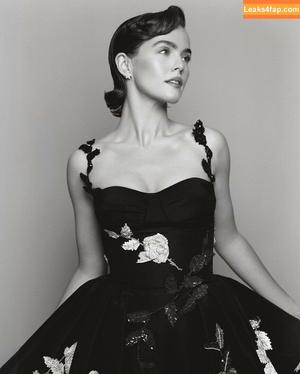 Zoey Deutch photo #0402