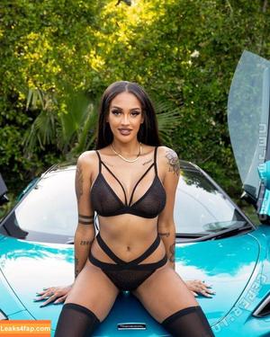 Zoey Sinn фото #0205