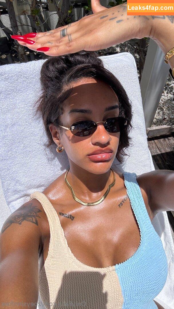 zoeysinnfree / zoeysinnxo leaked photo photo #0029