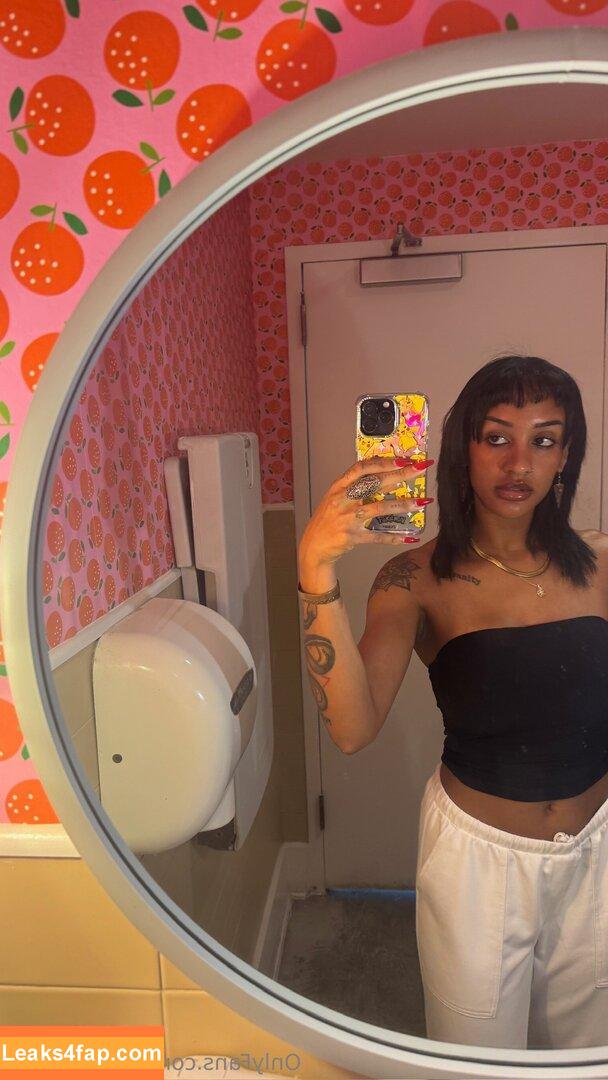 zoeysinnfree / zoeysinnxo leaked photo photo #0036