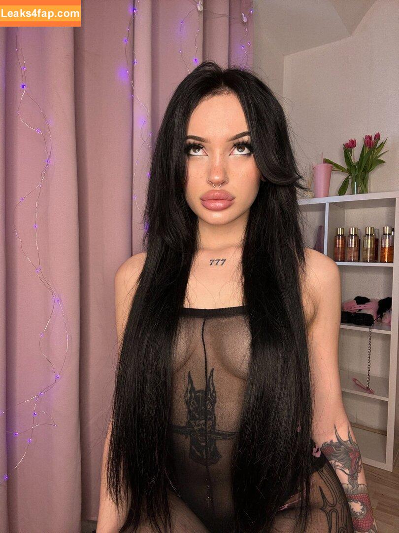zoeyybbe / trophydolly leaked photo photo #0039