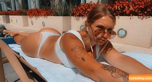Zoie Burgher photo #0033