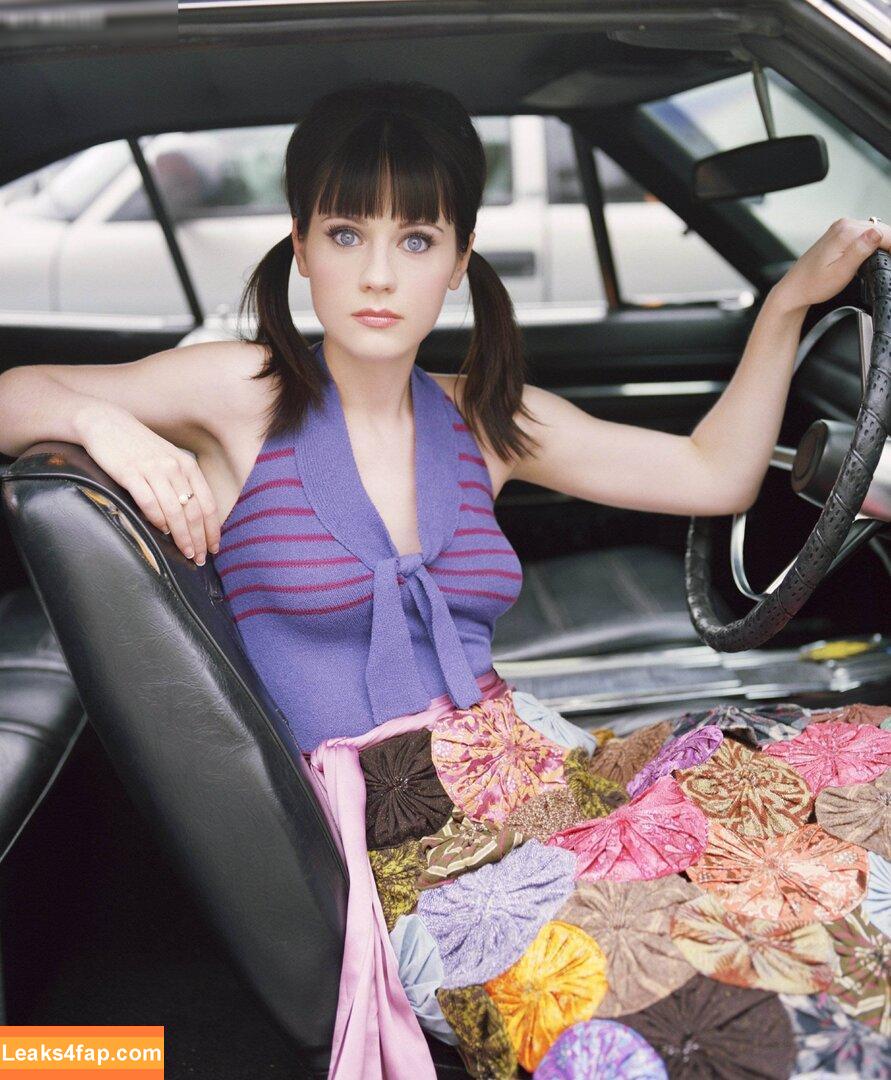 Zooey Deschanel / zooeydeschanel leaked photo photo #0109