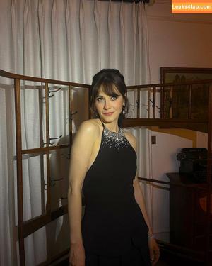 Zooey Deschanel photo #0075