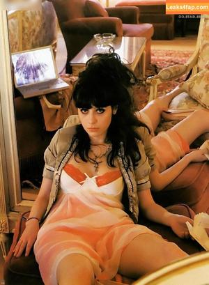 Zooey Deschanel photo #0129