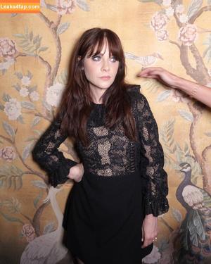 Zooey Deschanel photo #0135