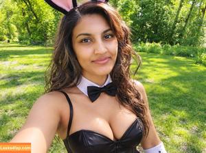 Zufi Khan photo #0033