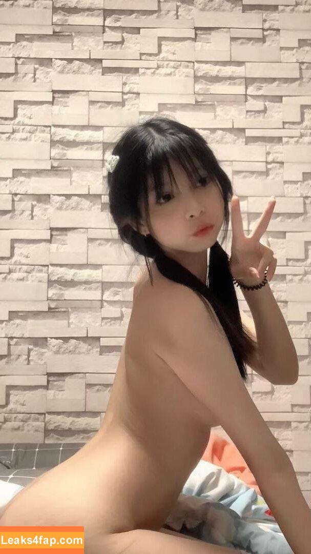 zxyumyim17 free nudes